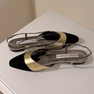 DONALD J PLINER Flat Shoes.